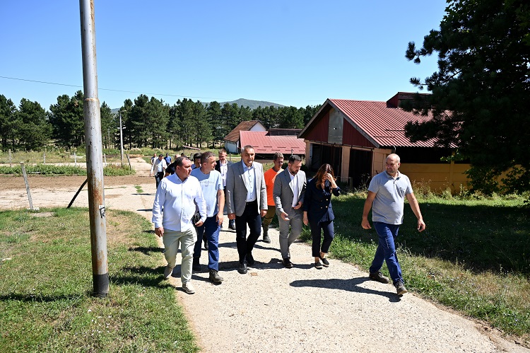 Prime Minister Minić in Manjača pledges stronger support for the Center for Agricultural Development and new investments 