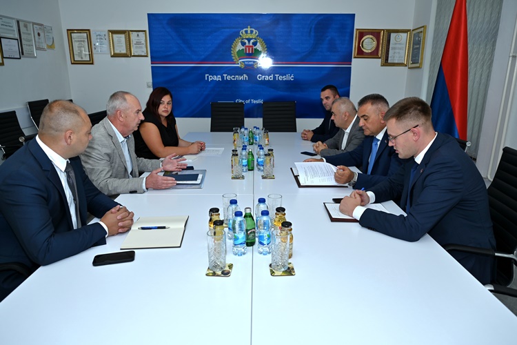 Prime Minister Minić visits Teslić, continued support for further development 