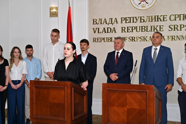 Prime Minister Minić receives the students, beneficiaries of the 'Dr. Milan Jelić' Scholarship Fund