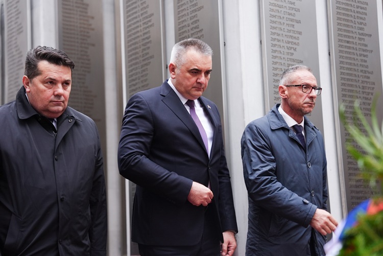 Prime Minister Minić lays wreaths at central memorial site for the fallen soldiers of the Patriotic War and People's Liberation War in Banja Luka