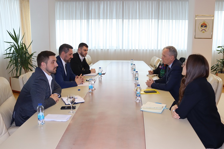 Minister Klokić with a representative of UNICEF