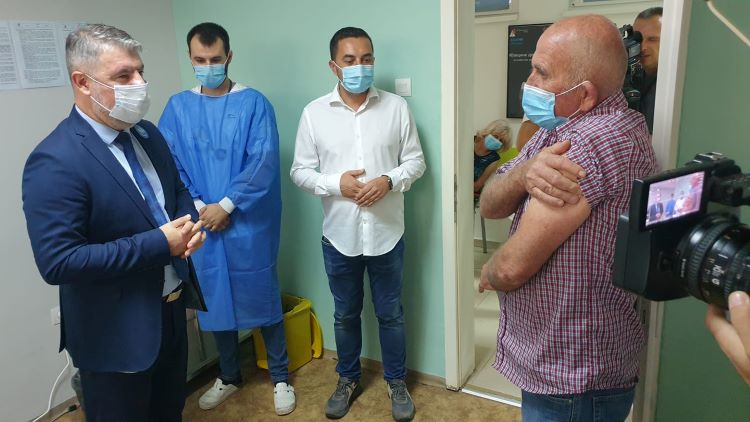 Министар Шеранић у Добоју позвао на масовну имунизацију против COVID-19