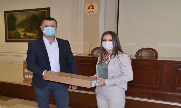 Уручени лаптоп рачунари за унапређење рада 19 центара за социјални рад