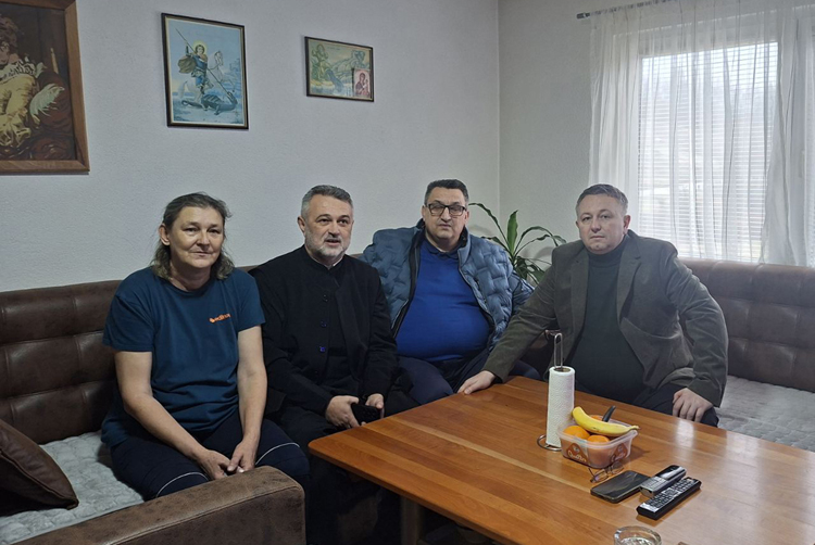 ДИРЕКТОР У ТЕШЊУ СА СРПСКИМ ПОВРАТНИЦИМА