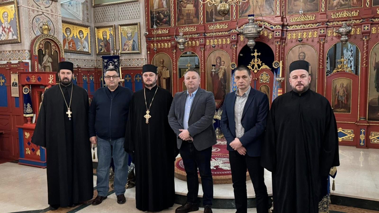 ЈОВИЋ ПОСЈЕТИО САБОРНИ ХРАМ У ТУЗЛИ 