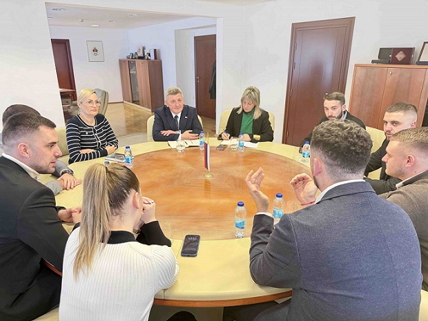 Министар Мастиловић са студентима: Уложити напоре да се високо образовање подигне на што виши ниво