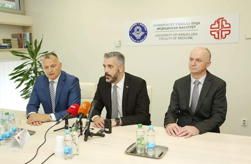 Министар Рајчевић обишао Медицински факултет у Бањој Луци: Настављамо са подршком научним пројектима