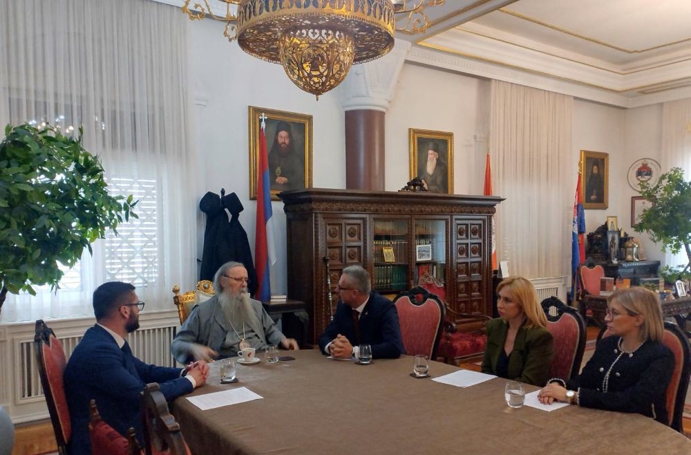 Митрополит Фотије благословио рад министра Остојића