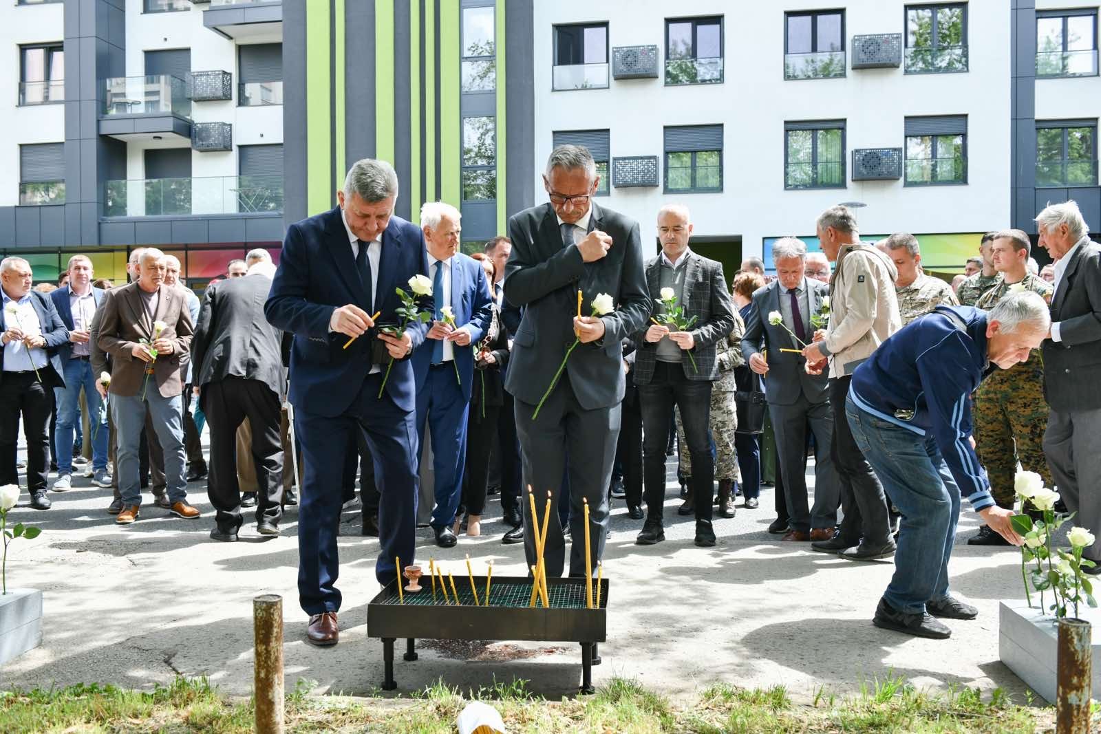 Мирна шетња и помен страдалим припадницима ЈНА у Тузланској колони
