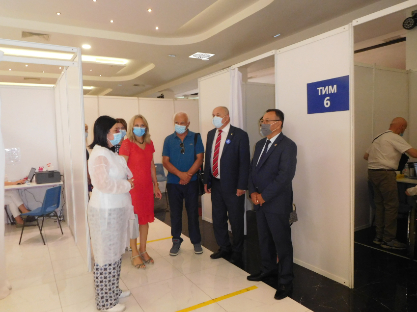 Министар Милуновић позвао грађане на масовну имунизацију