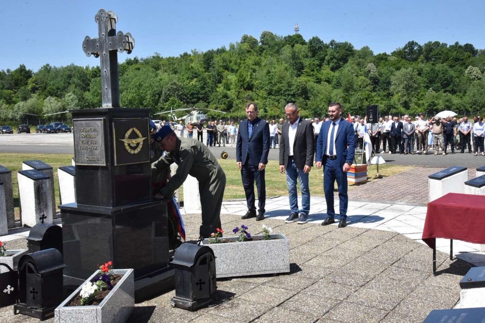 Обиљежен Дан Ратног ваздухопловства и противваздушне одбране Војске Републике Српске, одата почаст погинулим борцима