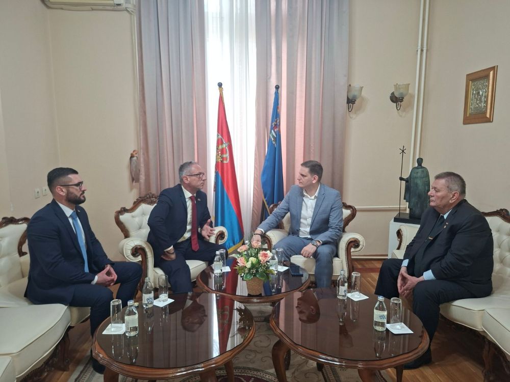 Остојић и Гашевић о сјећању на жртве НАТО агресије и јачању сарадње