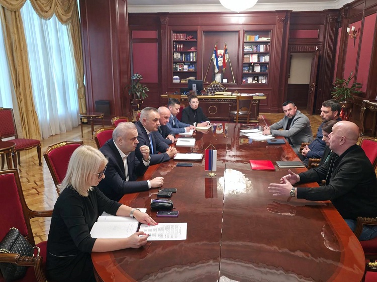 Министар Ђокић на састанку са синдикатом и менаџментом предузећа 