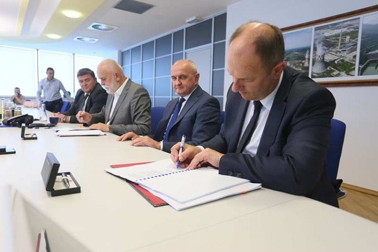 Министар Ђокић на потписивању колективног уговора између руководства и Синдиката ЕРС-а