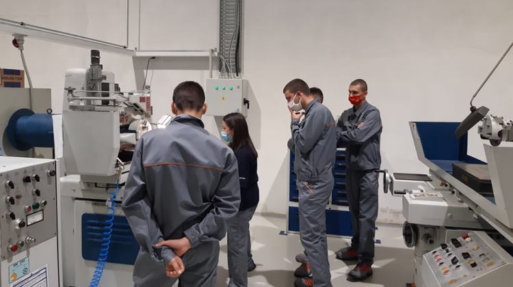 Подршка средњем стручном образовању у Републици Српкој