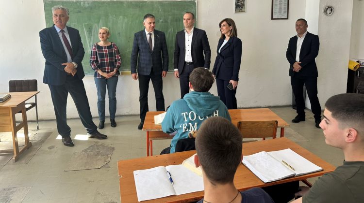 Влада издвojилa значајна срeдствa зa oбнoву школа у Невесињу и Гацку