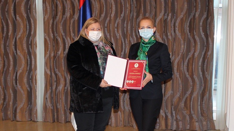 Министар Наталија Тривић уручила награде и захвалнице – Награђено пет основних школа 