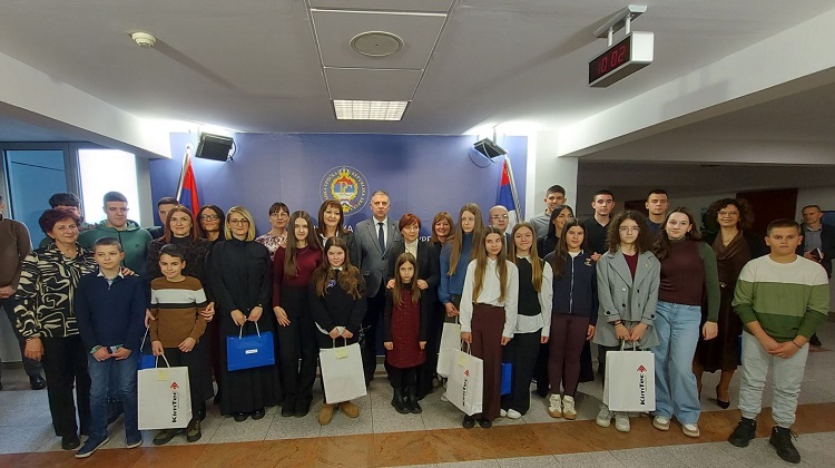 Најбољим ученицима на такмичењу „Како бити сигуран на интернету