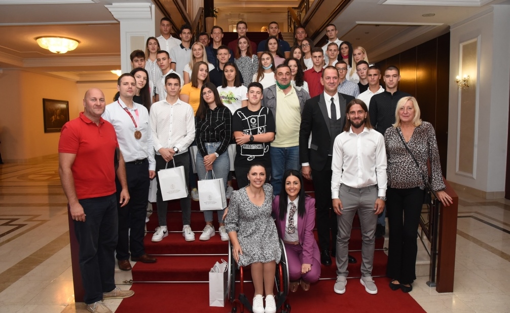 Промовисани спортисти стипендисти Министарства породице, омладине и спорта