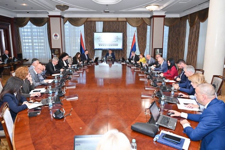 Усвојене уредбе за унапређење надзора над пословањем јавних предузећа