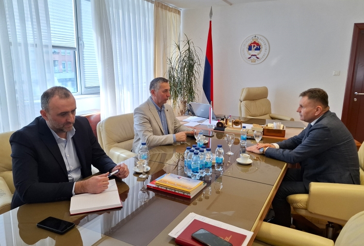 Министар Бубић са начелником Љубиња Стевом Драпићем