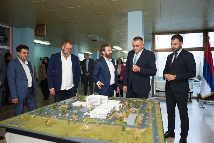 Премијер Минић у Приједору: Болница 