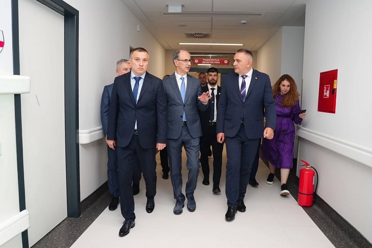 Премијери Републике Српске и Србије обишли болницу „Свети архиђакон Стефан – 9. јануар” у Требињу