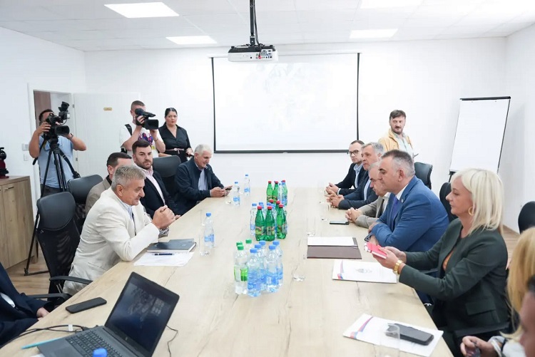 Прмијер Минић: Влада финансира рјешење приступне саобраћајнице за „Пасс“
