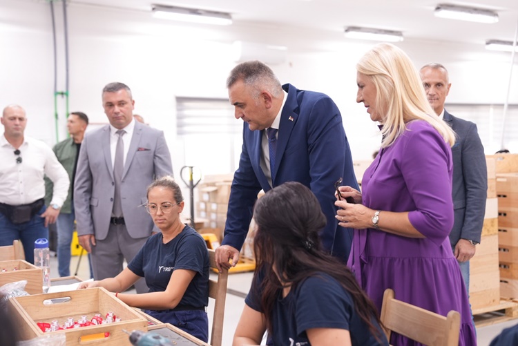 Премијер Минић посјетио „Технички ремонт“ у Братунцу: Подршка Владе развојним капацитетима ове компаније