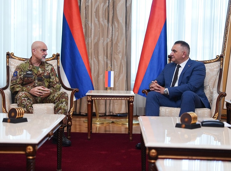 Премијер Минић са командантом ЕУФОР-а: Изражена посвећеност осигурању безбједног и стабилног окружења