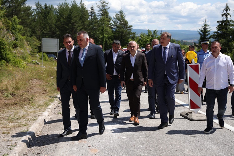 Озваничени радови на изградњи додатне траке за спора возила на превоју Романија
