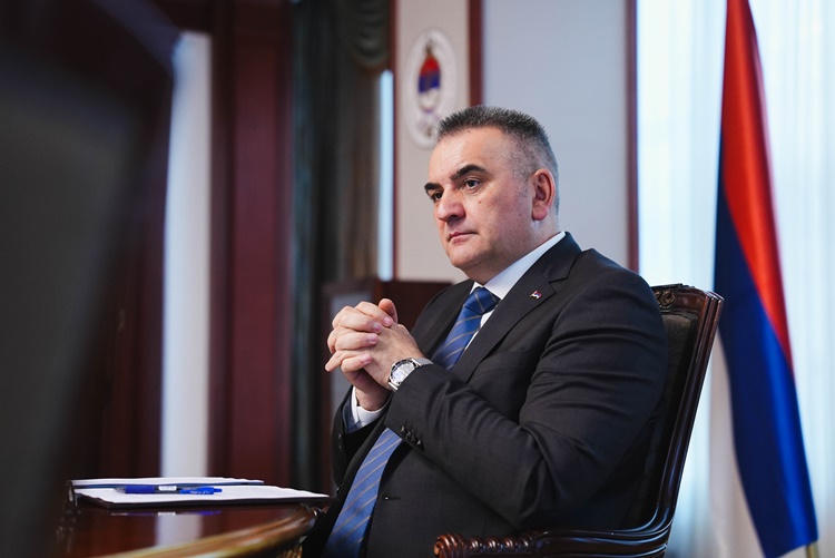 Премијер Минић подржо иницијативу за измјене и допуне Закона о нотарској служби и Уредбе о одређивању наградa и накнадa нотарима ради омогућавања олакшица младим брачним паровима приликом куповине првог стамбеног објекта