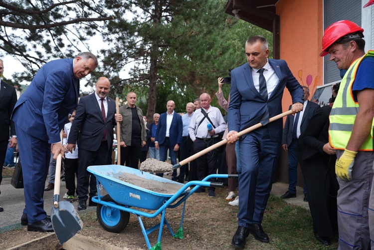 Премијер Минић у Вишеграду: Наставак подршке Владе развоју ове општине