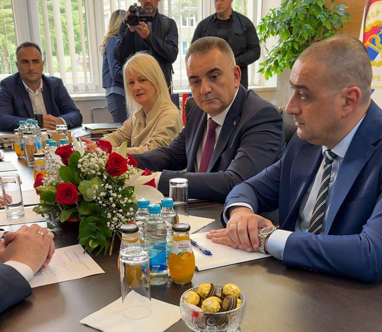 Премијер Минић у посјети Фочи: Поздрављена историјска улагања у Универзитетску болницу