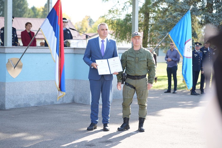 Поводом 10 година Центра за обуку премијеру Минићу уручена захвалница за подршку развоју